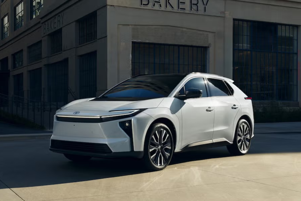 La Toyota bZ4X diventa bZ